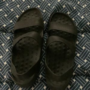 Oiselle Sandals Size 8